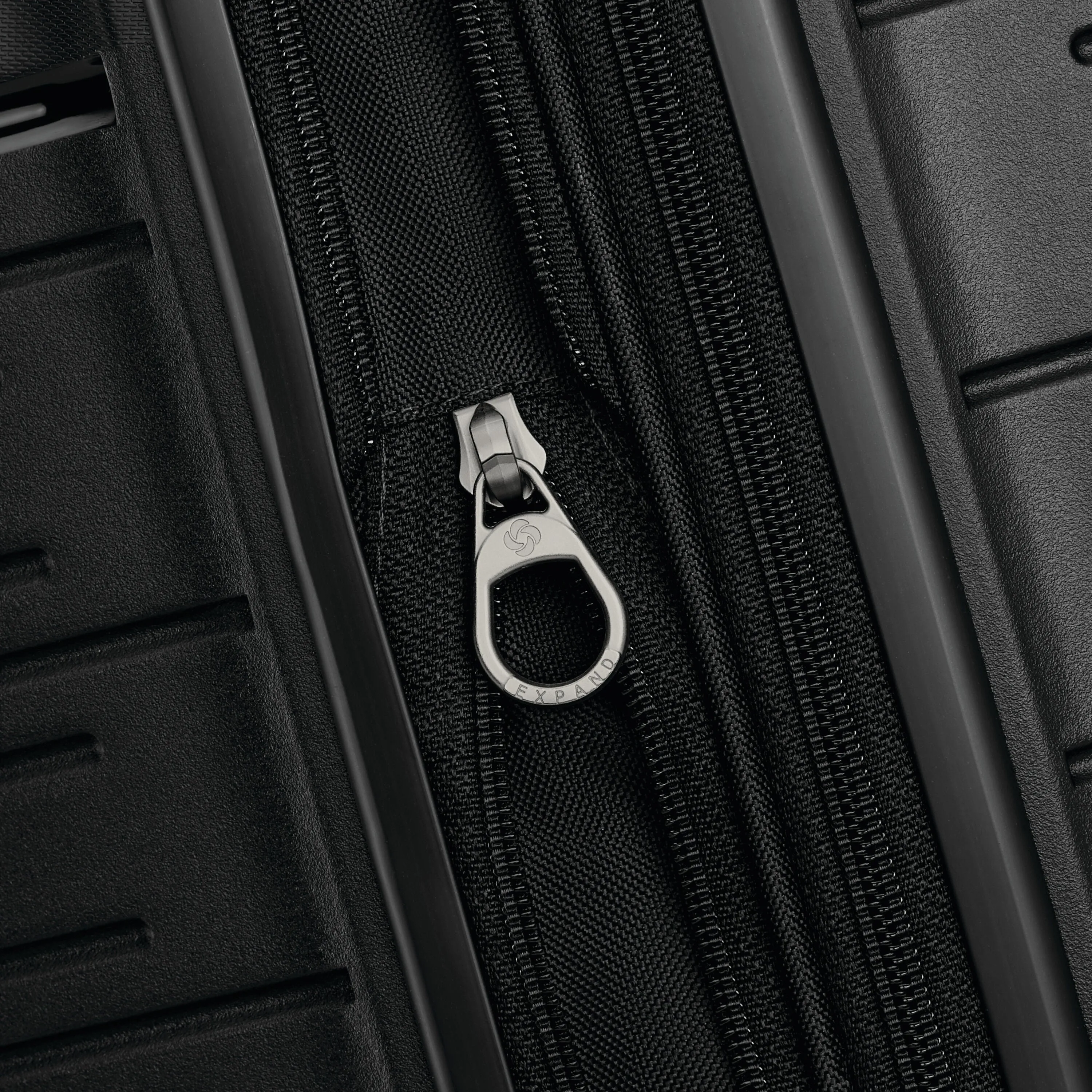 Elevation Plus Glider Medium Luggage