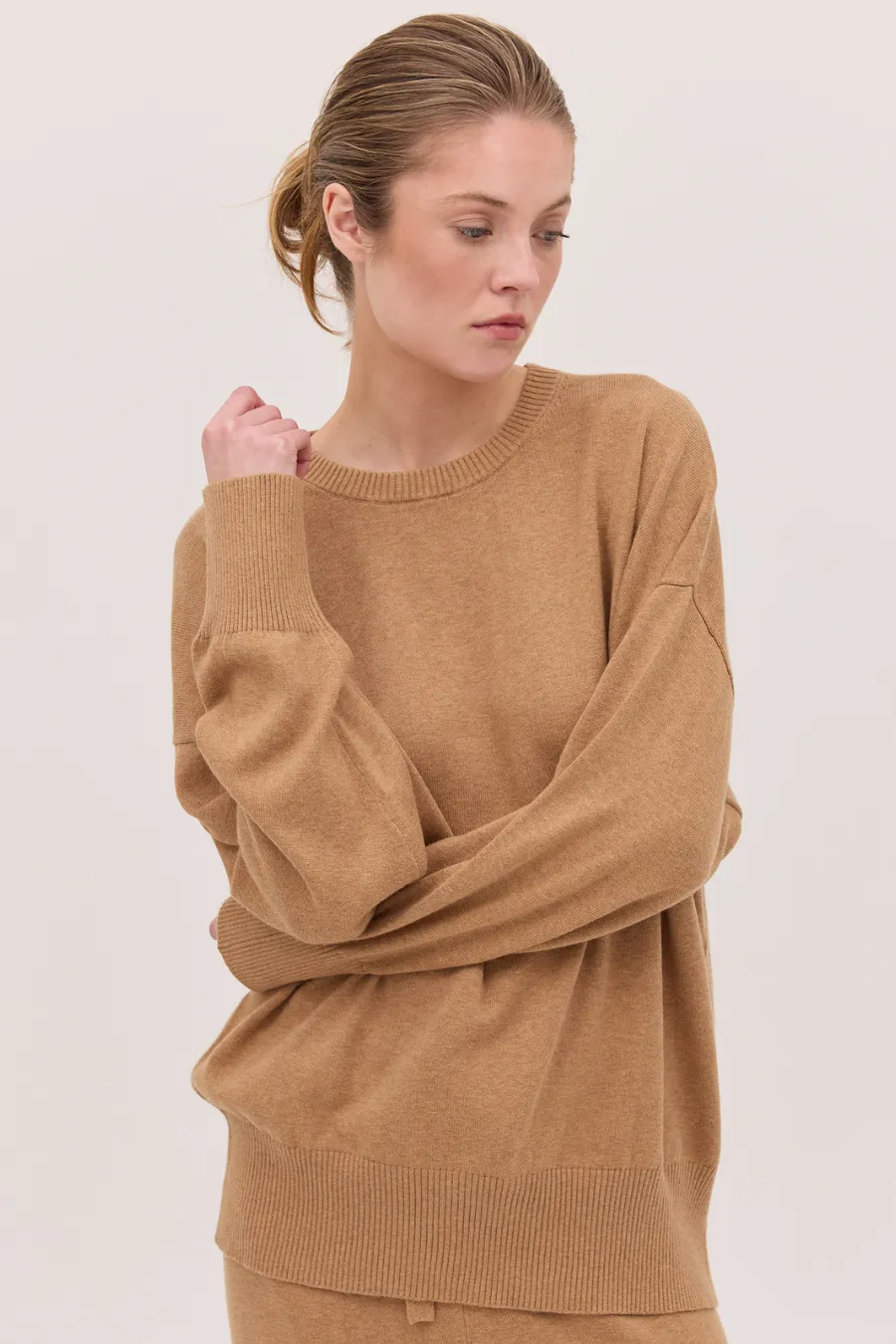 The Travel Crew Sweater Rattan