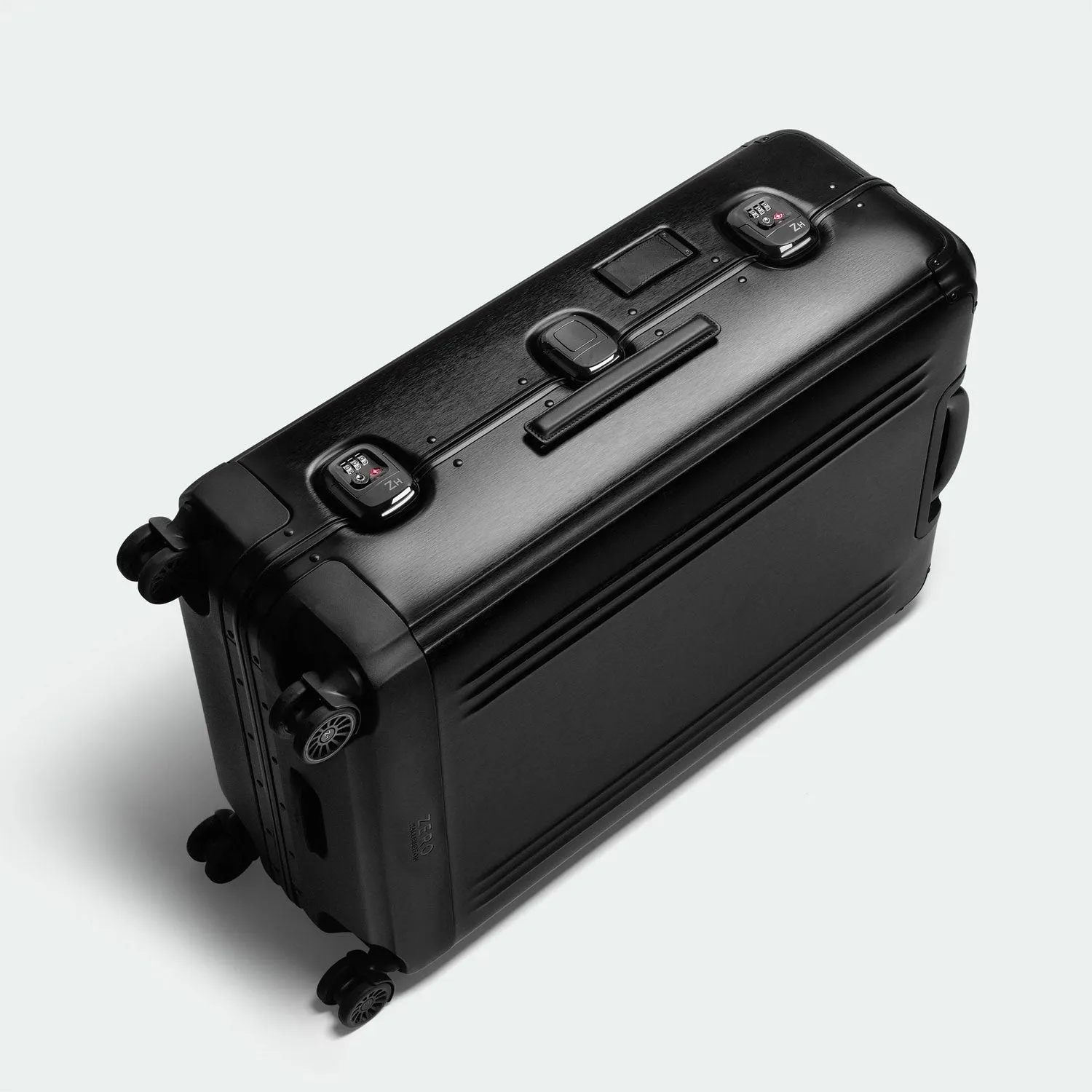 Zero Halliburton Pursuit Aluminum Medium Travel Case